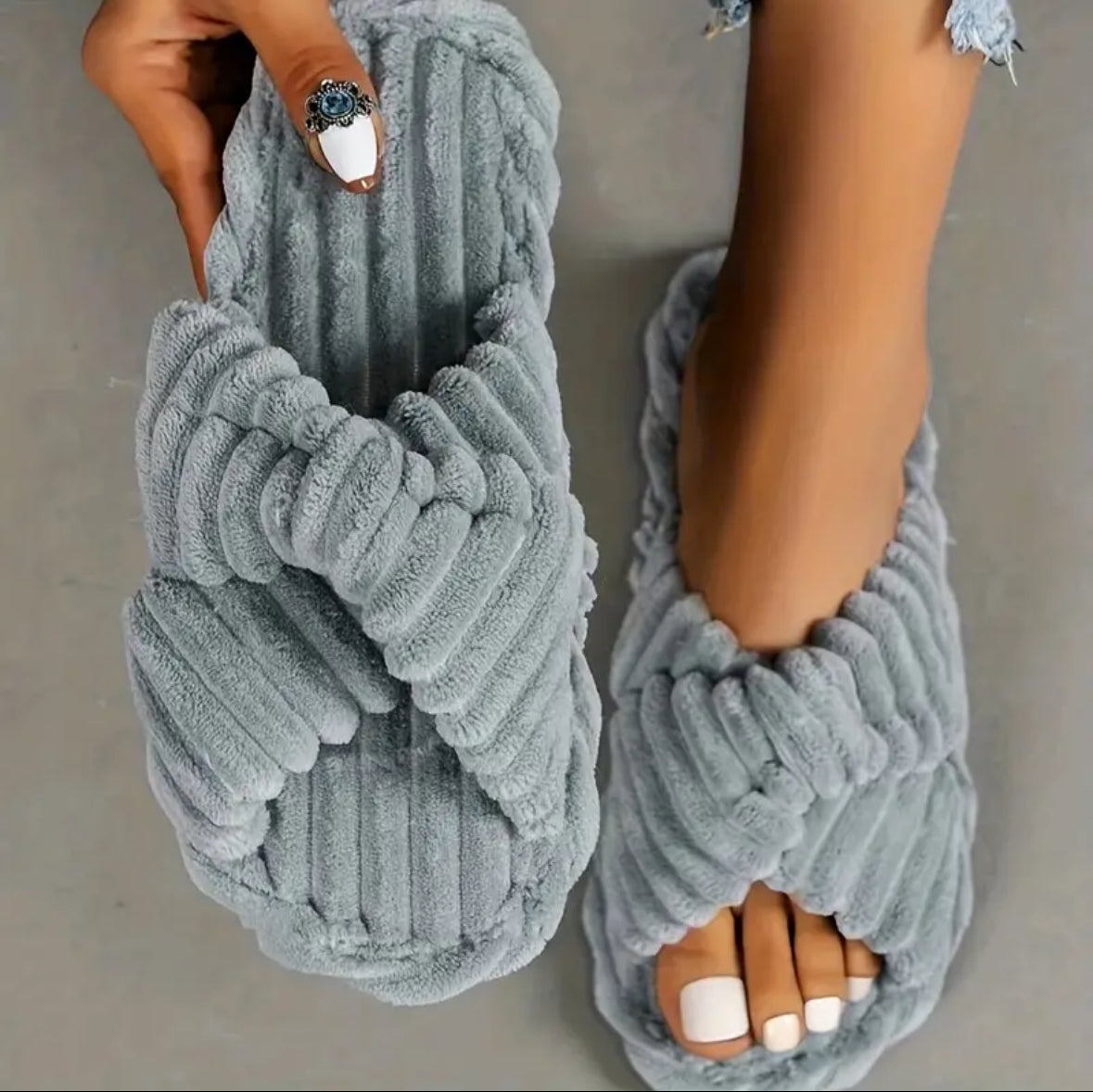 Smoky Ribbed Slippers